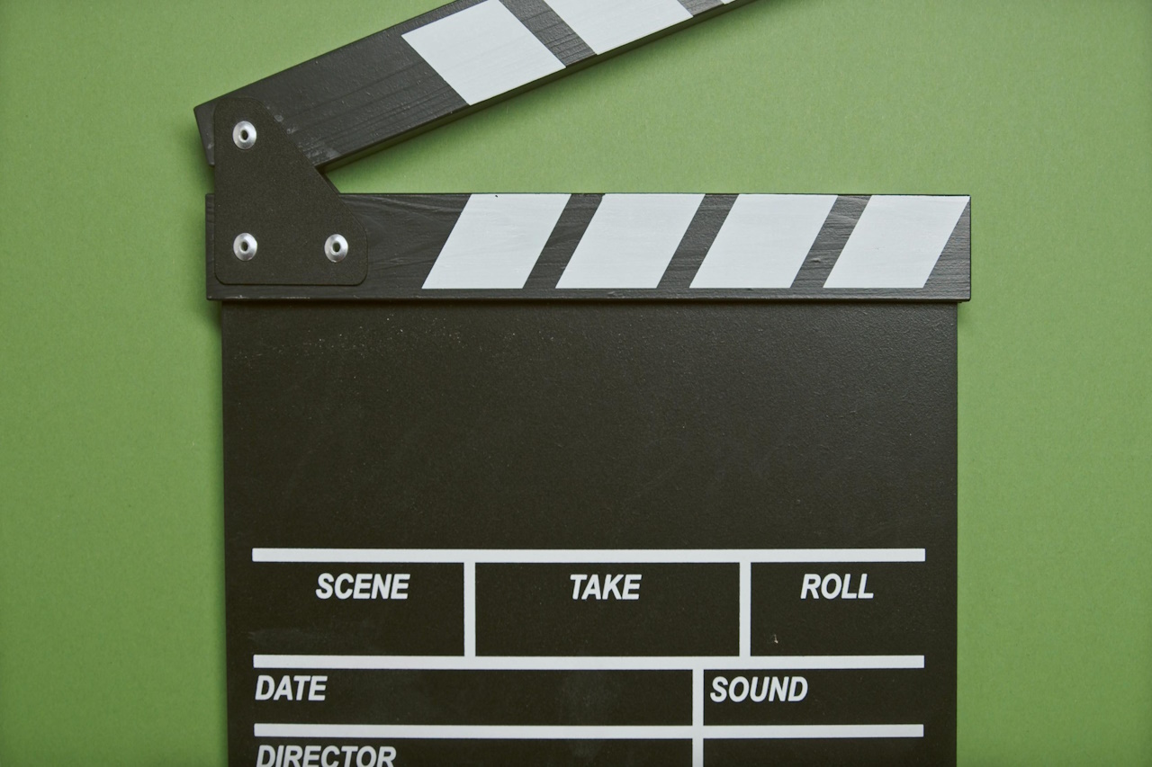 Gdzie powinno poszukiwać się profesjonalnego lektora do filmów?
